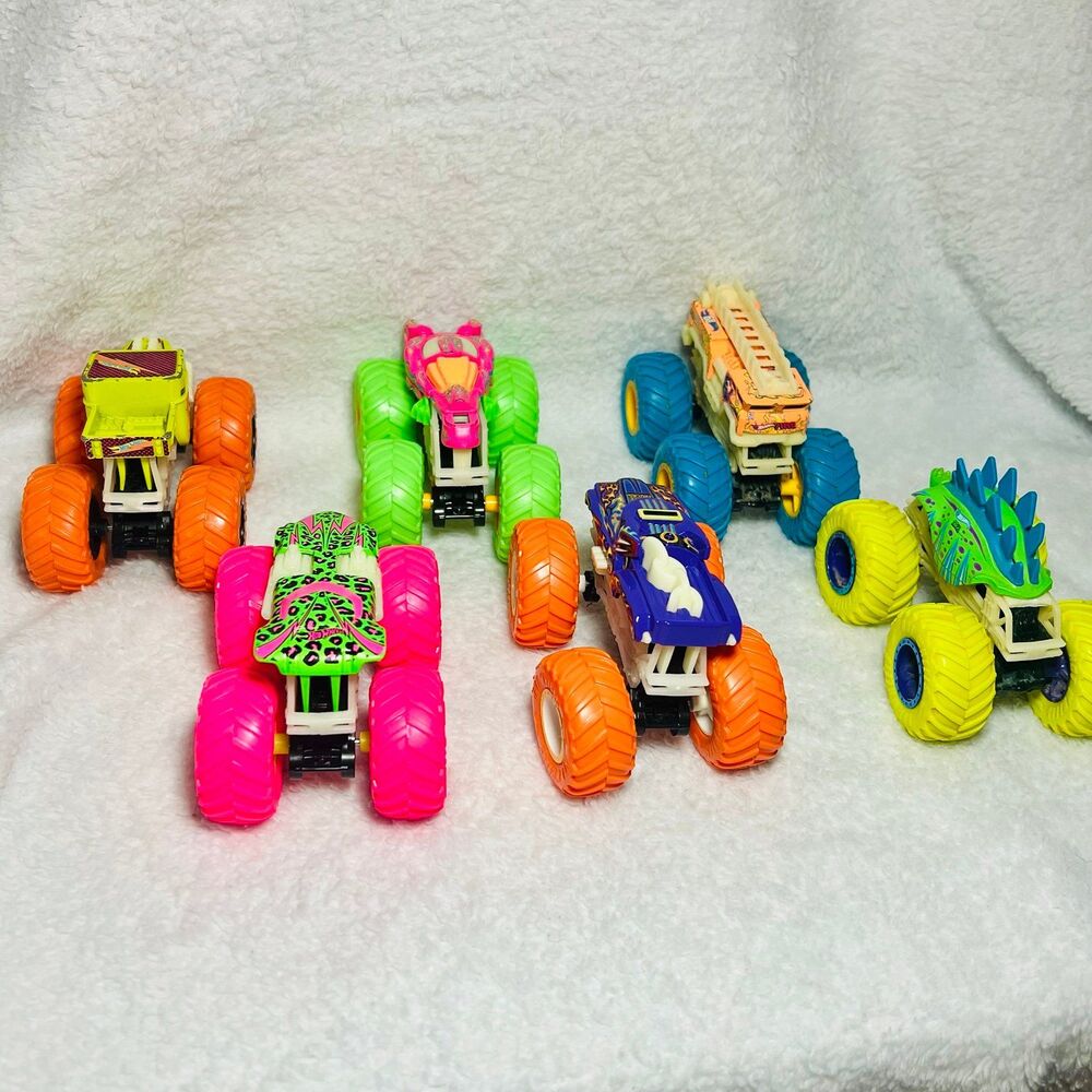 Hot Wheels Monster Jam Trucks Glow In Dark Monster Truck Lot Of 6 1:64 Scale HTF - Picture 4 of 4